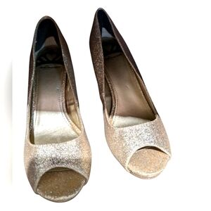 Fergalicious By Fergie Womens Gold Glitter Open Toe Heels